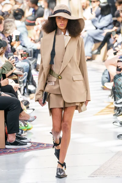 Look 8